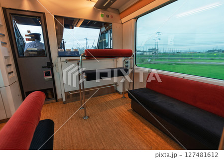 快速リゾートしらかみ号 青池編成 展望室とイベントスペース 車内 五能線 快速リゾートしらかみ号 青池編成 展望室とイベントスペース 車内 五能線 127481612