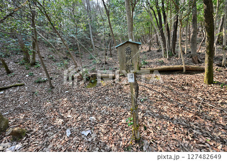 美濃国守護・土岐氏の「大桑城」(おおがじょう) 美濃国守護・土岐氏の「大桑城」(おおがじょう) 127482649