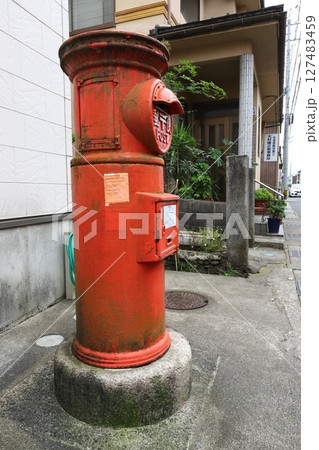 鳥取　倉吉　丸ポストのある風景（デイケアセンターのじま前） 127483459