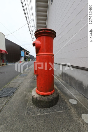 鳥取　倉吉　丸ポストのある風景（デイケアセンターのじま前） 127483460
