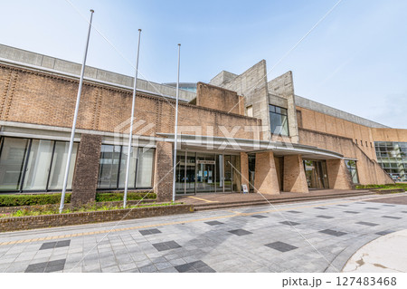 富山県富山市　快晴の富山市総合体育館 127483468