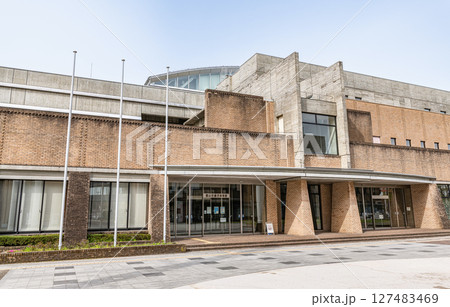 富山県富山市　快晴の富山市総合体育館 127483469