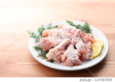 鶏の手羽元 （生 加熱前） 127487939