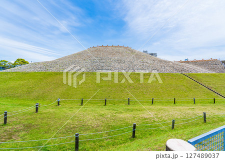 兵庫県神戸市 五色塚古墳の後円部 兵庫県神戸市 五色塚古墳の後円部 127489037