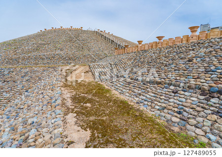 兵庫県神戸市　五色塚古墳の後円部 127489055