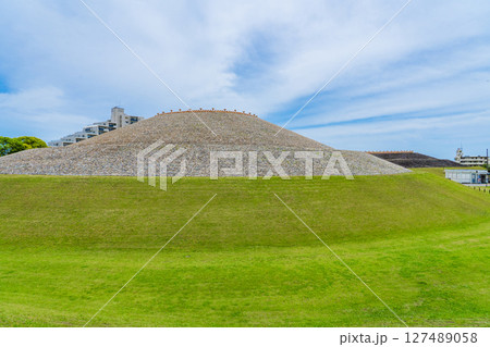 兵庫県神戸市　五色塚古墳の後円部 127489058