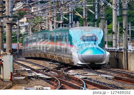 東北新幹線・福島駅にて　E5/H5系 127489102