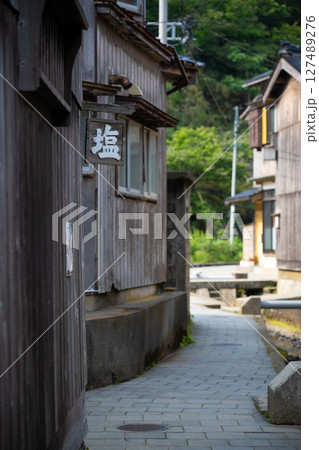 佐渡島 宿根木の街並み 佐渡島 宿根木の街並み 127489276