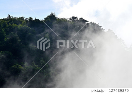 御坂山地　雲わく三ツ峠山 127489879