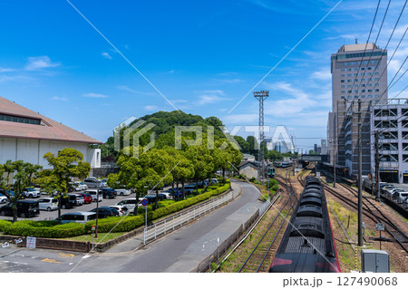 花畑踏切歩道橋からの眺め　徳島駅に到着する岡山発特急うずしお13号　徳島県徳島市 127490068