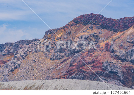 （熊本県）阿蘇山　アグルチネート地形が見られる中岳火口壁 127491664