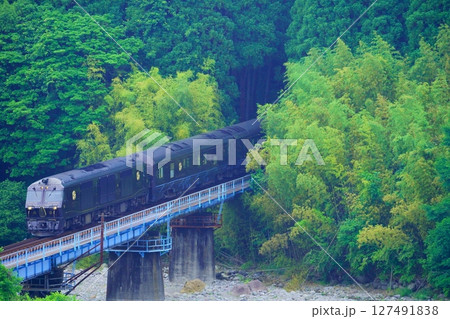 博多へ向かうななつ星in九州　九州周遊コース 127491838