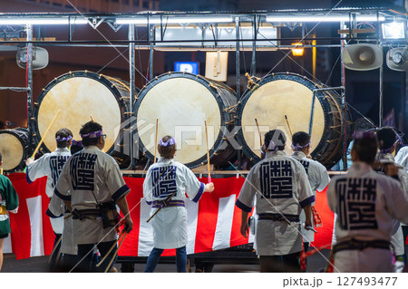 五所川原立佞武多祭の囃子方、祭りを盛り上げる演奏 五所川原立佞武多祭の囃子方、祭りを盛り上げる演奏 127493477