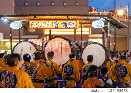 五所川原立佞武多祭の囃子方、祭りを盛り上げる演奏 127493478