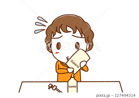 （上半身正面）名前の無い家事・シャンプーが無くなったので詰め替えをボトルに注ぐ白人少年 127494314