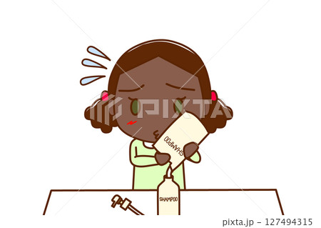 (上半身正面)名前の無い家事・シャンプーが無くなったので詰め替えをボトルに注ぐアフリカ系少女 (上半身正面)名前の無い家事・シャンプーが無くなったので詰め替えをボトルに注ぐアフリカ系少女 127494315