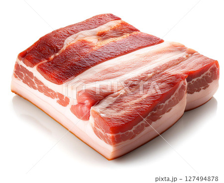 新鮮な生のブロックの豚バラ肉。白背景。 127494878