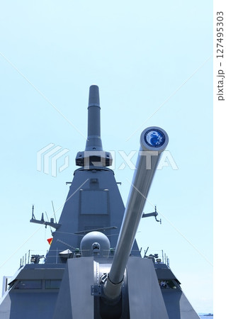 護衛艦あがのの主砲と艦橋　FFMの砲塔と複合空中線 127495303