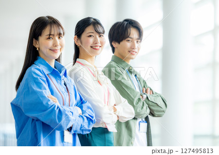働くビジネスパーソン 働くビジネスパーソン 127495813