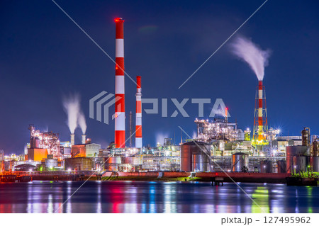 広島県　大竹市　晴海臨海公園　工場夜景 127495962