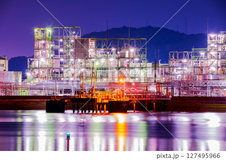 広島県　大竹市　晴海臨海公園　工場夜景 127495966