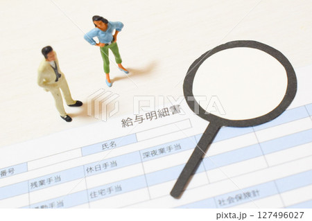 給与明細について考えるビジネスマン② 給与明細について考えるビジネスマン② 127496027