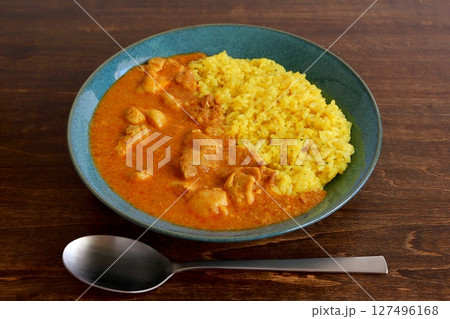 テーブル背景のバターチキンカレー テーブル背景のバターチキンカレー 127496168