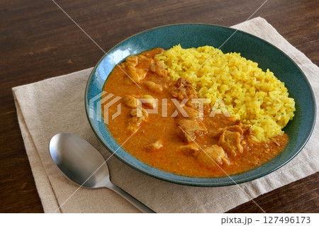 テーブル背景のバターチキンカレー テーブル背景のバターチキンカレー 127496173