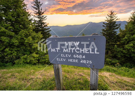Mount Mitchell overlook on Blue Ridge Parkway. Scenic drive road trip in North Carolina Appalachian mountains 127496598