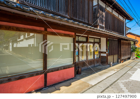 岡山県　新見市の町並み 127497900