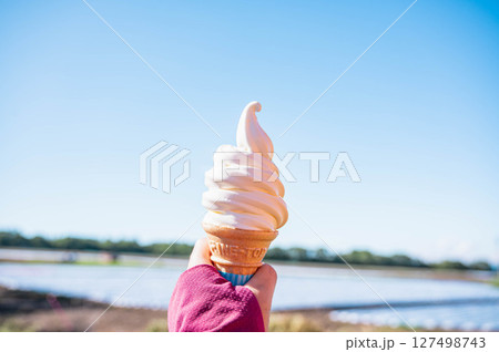 夏のデザート　ソフトクリーム 127498743