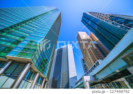 日本の東京都市景観 6月19日。汐留のビジネス街やゆりかもめなどを望む 127498792