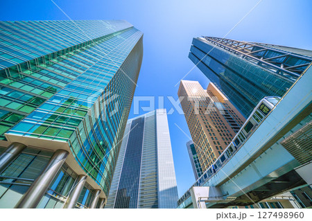日本の東京都市景観 6月19日。汐留のビジネス街やゆりかもめなどを望む 127498960