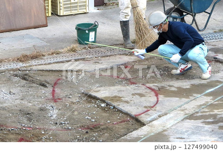 公共下水道工事現場　公共ます設置　埋設標識 127499040