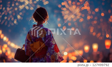 花火を見つめる着物姿の女性 花火を見つめる着物姿の女性 127499792