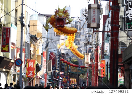 横浜中華街の街並み 127499851