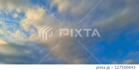 Evening sky with yellowish-gray clouds. 127500043