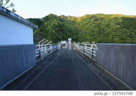 兵庫県神河町　長谷ダムの風景 127501706