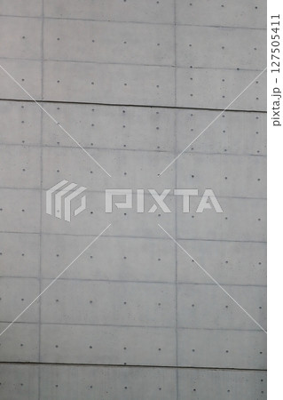 コンクリート打ち放しの外壁 127505411