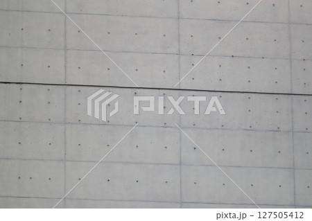 コンクリート打ち放しの外壁 127505412