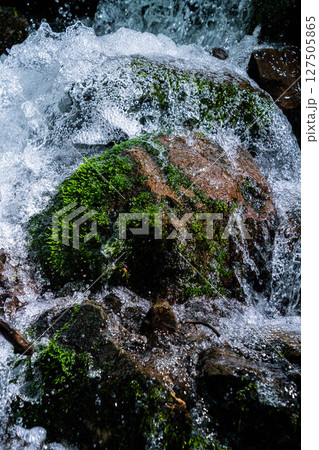 【水飛沫】渓流の水飛沫【長野県】 127505865