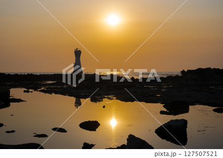 佐渡島　長手岬の夕日 127507521