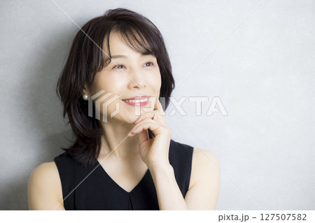 美しいミドル女性 127507582