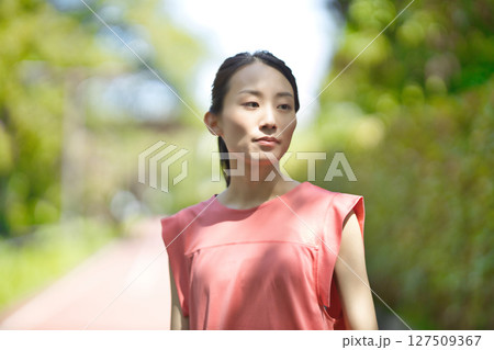 スポーツウェアの20代女性 スポーツウェアの20代女性 127509367