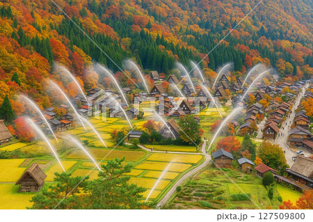 白川郷 荻町城跡展望台より秋の放水訓練を望む 白川郷 荻町城跡展望台より秋の放水訓練を望む 127509800