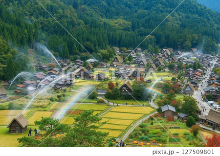 白川郷 荻町城跡展望台より秋の放水訓練を望む 白川郷 荻町城跡展望台より秋の放水訓練を望む 127509801