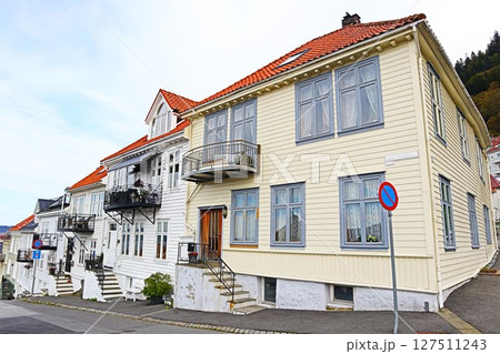 ノルウェー・ベルゲンの旧市街 ノルウェー・ベルゲンの旧市街 127511243