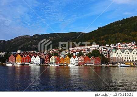 ノルウェー・ベルゲンのブリッゲン地区 127511523