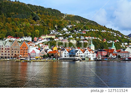 ノルウェー・ベルゲンのブリッゲン地区 127511524