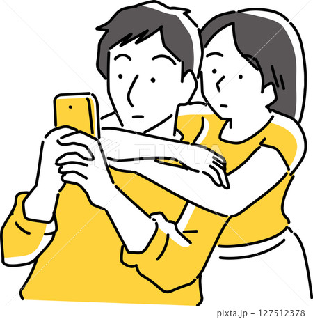 イチャイチャしながらスマホの画面を見る男女 イチャイチャしながらスマホの画面を見る男女 127512378